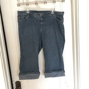 Wms sz 18W lee cuffed medium wash denim capris